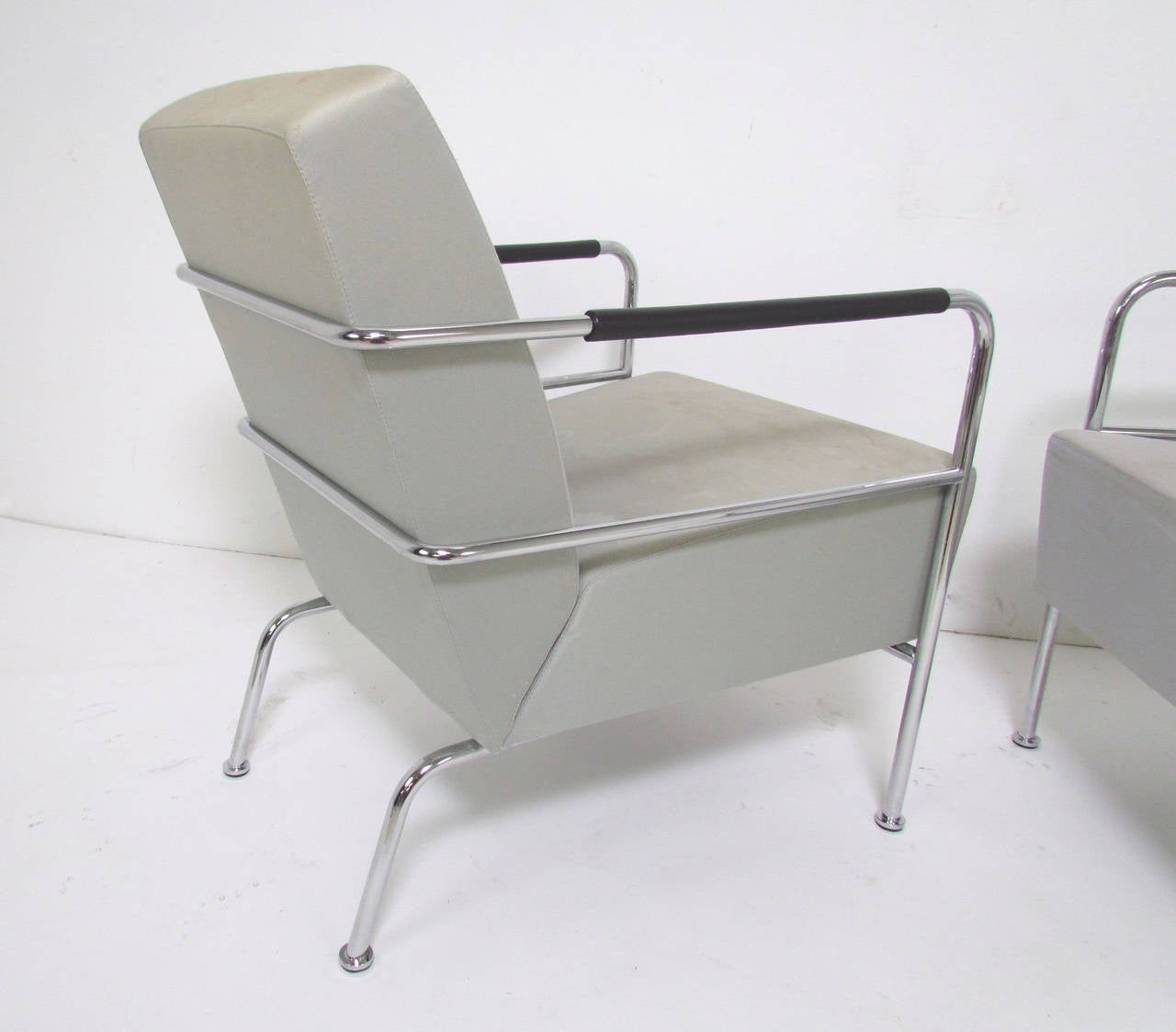 Scandinavian Modern Pair of Bauhaus Style Modernist Chrome Lounge Chairs