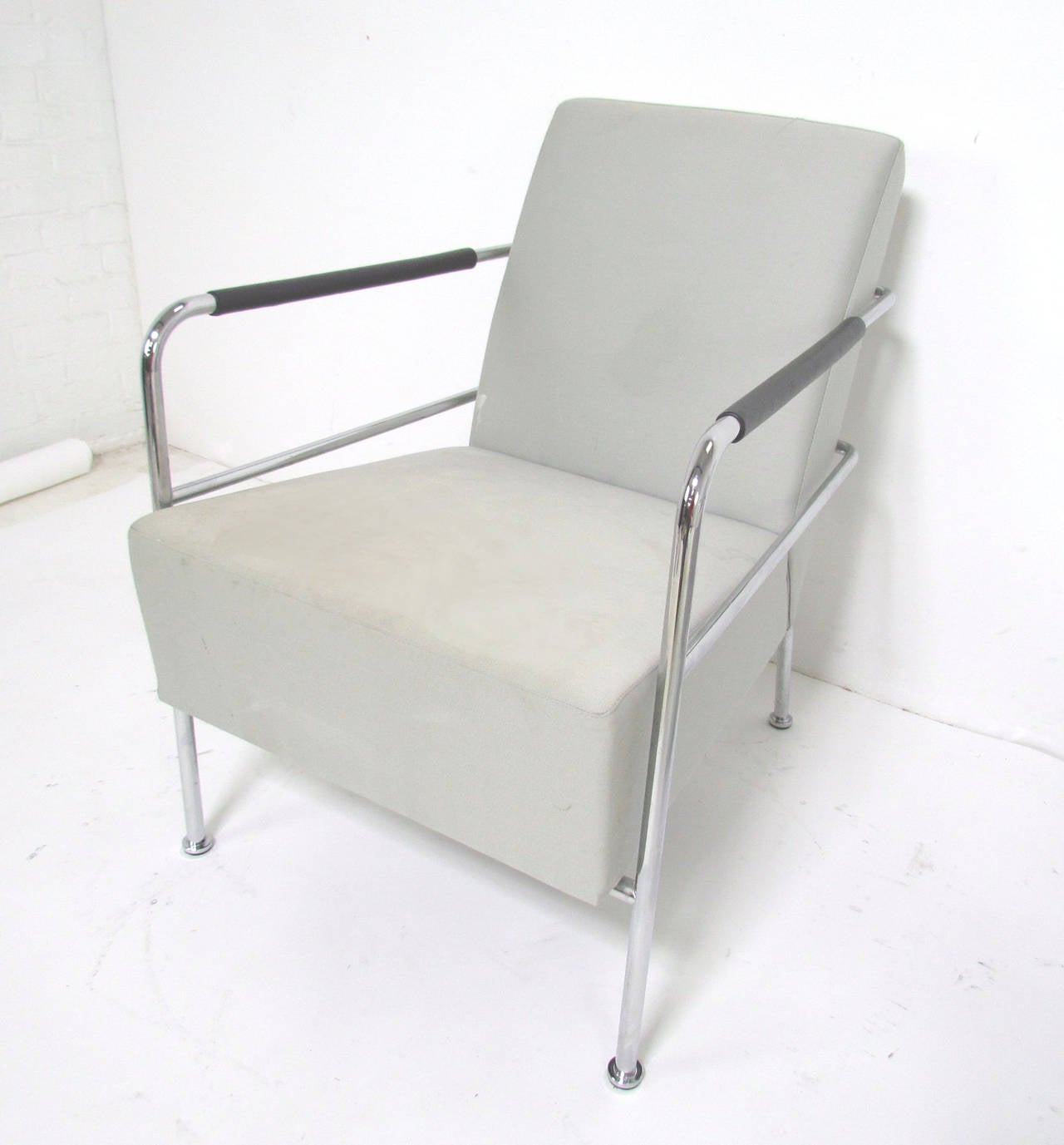 Pair of Bauhaus Style Modernist Chrome Lounge Chairs In Good Condition In Peabody, MA