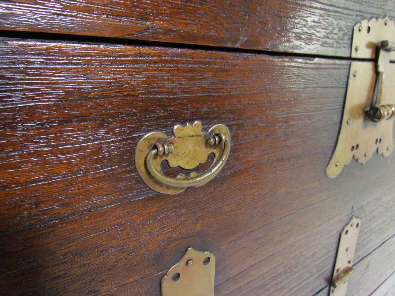 Antique 19th Century Korean Cabinet or Bandaji Chest with Brass Hardware In Good Condition In Peabody, MA