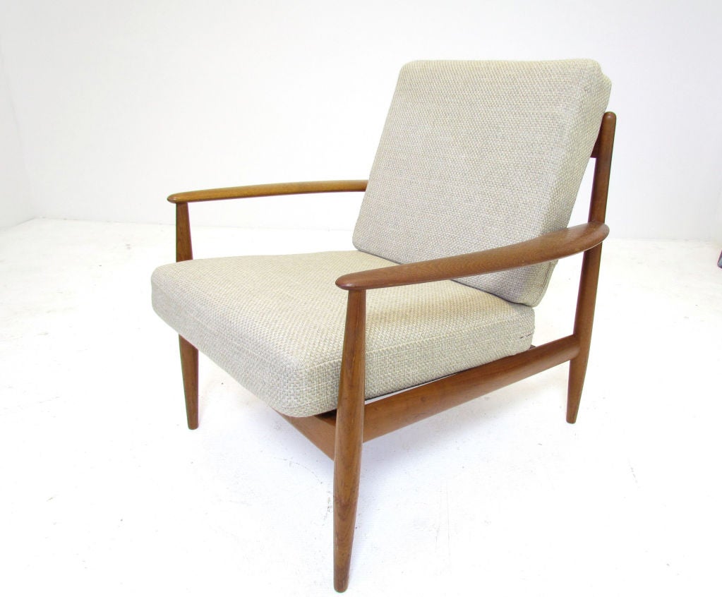 Classic Danish teak paddle arm lounge chair by Grete Jalk, for France & Daverkosen, Denmark, ca. 1950s.