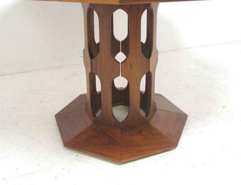 Inlaid Walnut Mid-Century Dining Table with Three Leaves by Harvey Probber In Good Condition In Peabody, MA