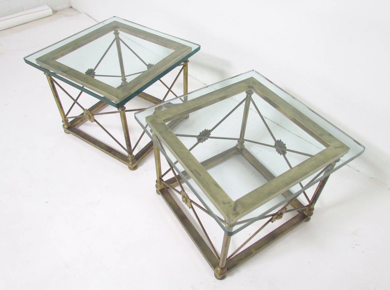 Mid-20th Century Pair of Hollywood Regency Italian Brass End Tables by Mastercraft