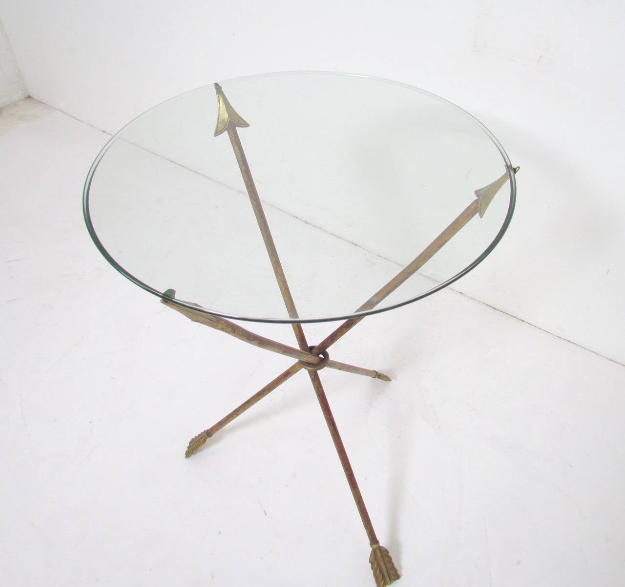 Mid-Century Italian Tripod Arrow Side Table 1