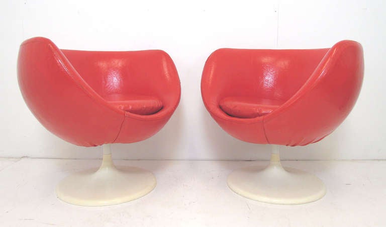 Pair of mid-century modern space age swivel lounge chairs in original 