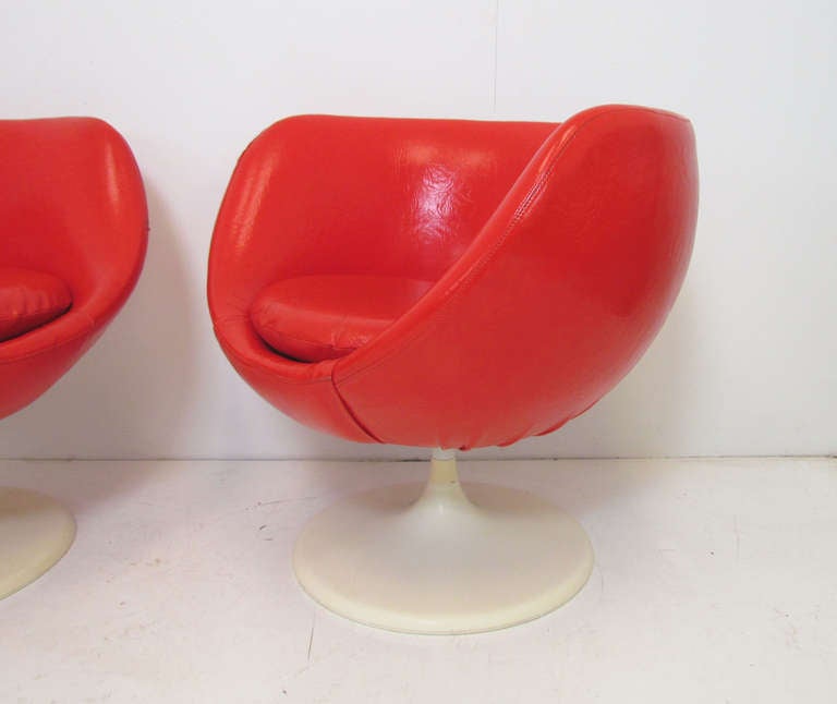 Pair of Space Age Swivel Lounge Chairs by Joe Colombo d. 1972 In Good Condition In Peabody, MA
