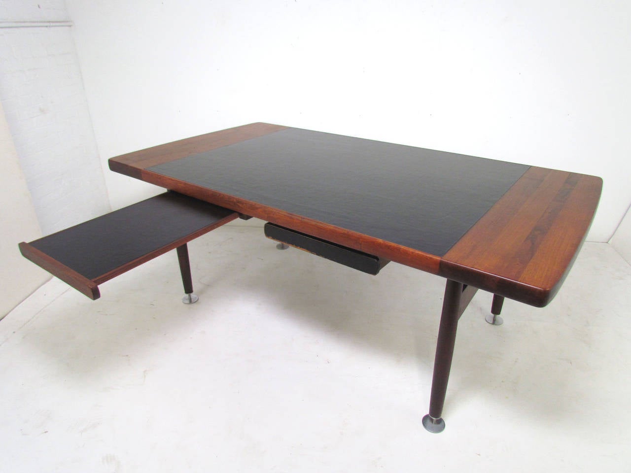 Custom Executive Desk in Leather and Walnut in the Manner of Jens Risom In Good Condition In Peabody, MA