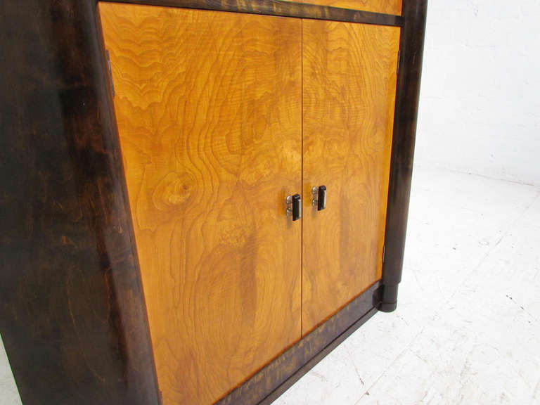 French Art Deco Burl Wood Lighted Bar Corner Cabinet In Good Condition In Peabody, MA