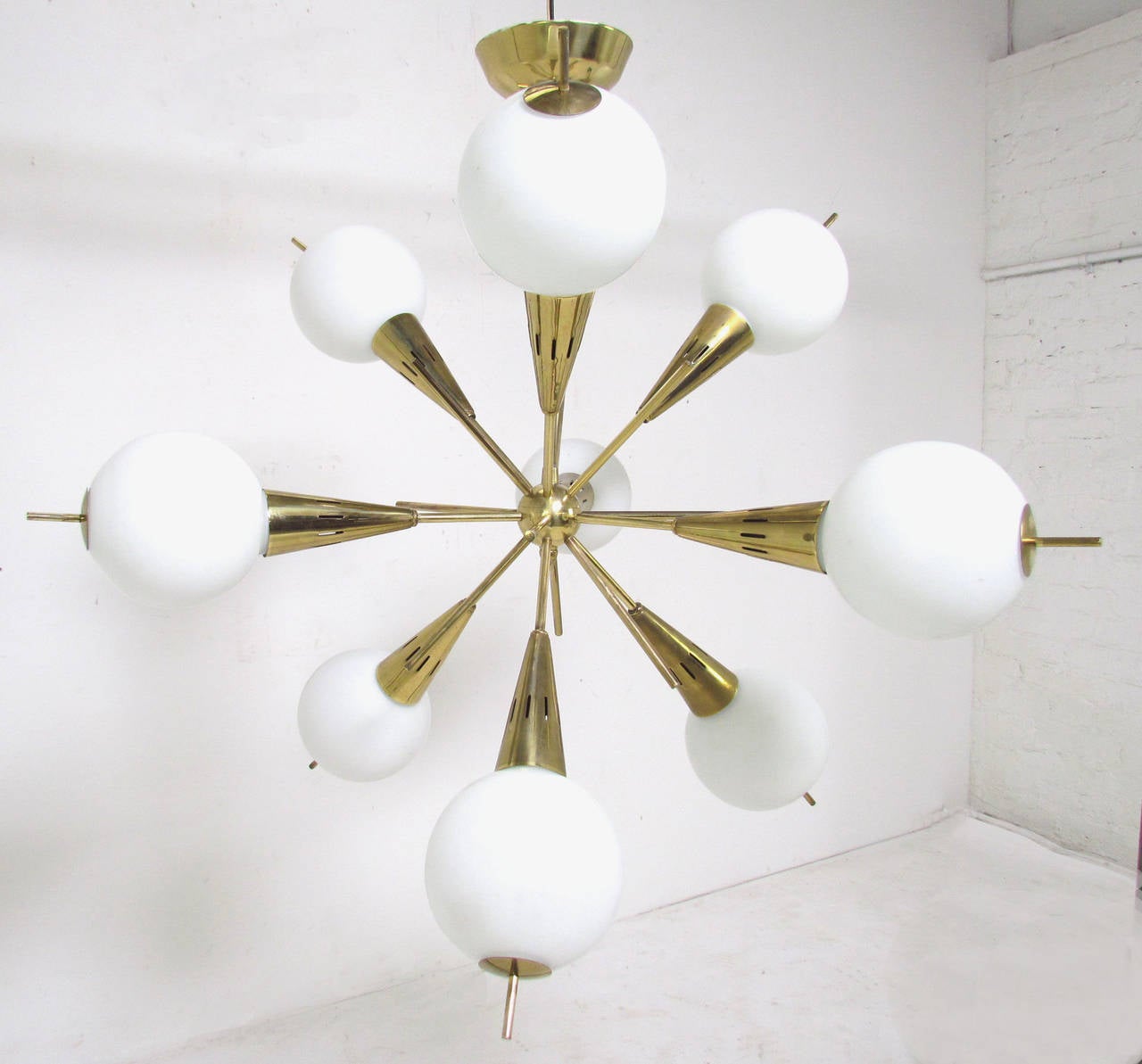 Mid-Century Modern Brass and Glass Globe Nine-Arm Sputnik Chandelier Attributed to Stilnovo