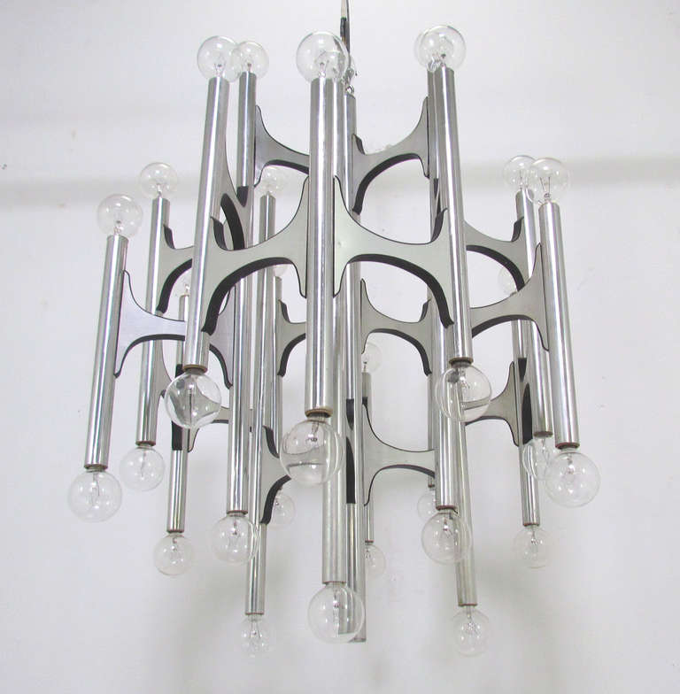 American Sculptural 36-Bulb Chandelier by Gaetano Sciolari for Lightolier