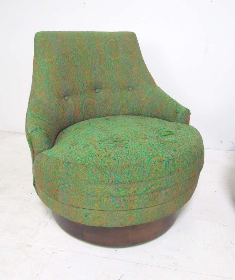 Mid-Century Modern Pair of Barrel Form Swivel Lounge Chairs by Adrian Pearsall