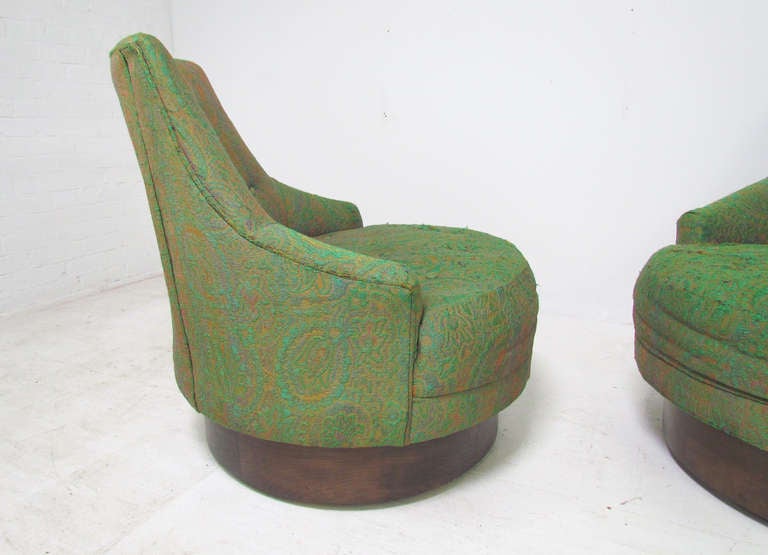 Mid-20th Century Pair of Barrel Form Swivel Lounge Chairs by Adrian Pearsall