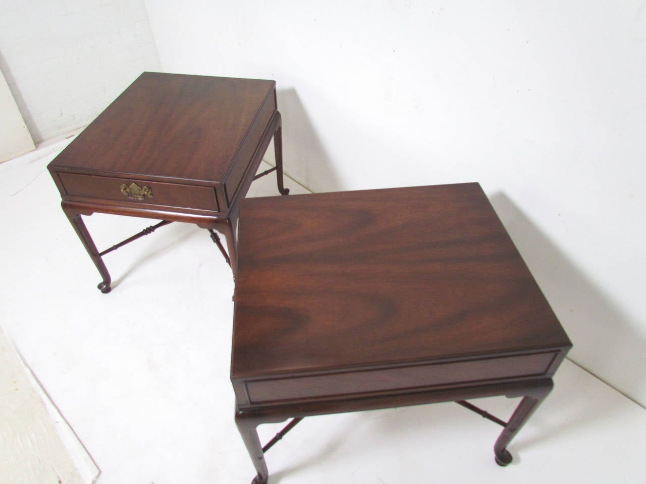Pair of Georgian Style Mid-Century Mahogany End Tables, circa 1960s In Good Condition In Peabody, MA