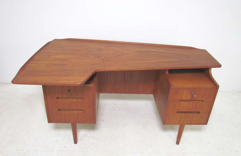 Scandinavian Modern Danish Teak Desk with Asymmetrical Top in Manner of Arne Vodder