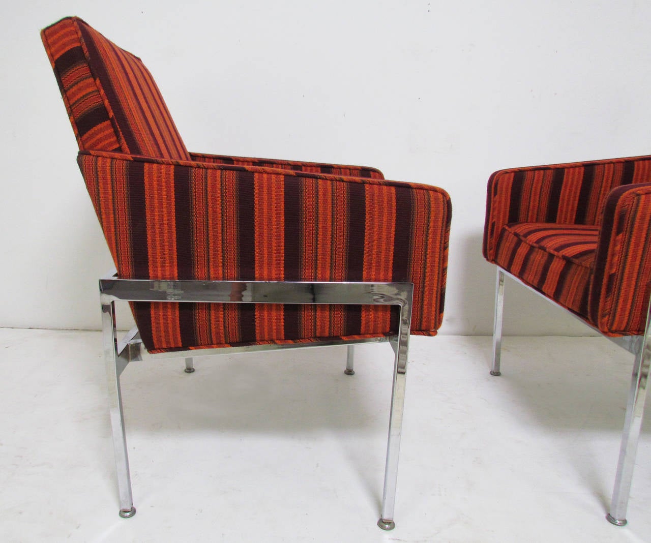 Mid-Century Modern Pair of 1970s Chrome Lounge Chairs in the Manner of Milo Baughman