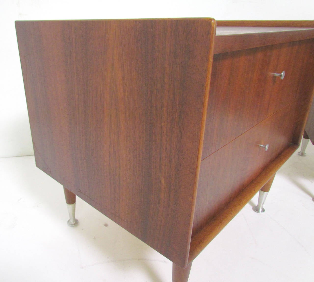 Scandinavian Mid-Century Nightstands in Walnut and Aluminum by Edmond Spence 3