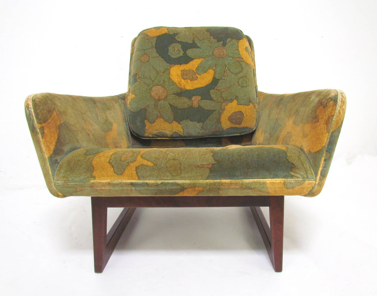 Mid-Century Modern Rare Lounge Chair with Flared Arms by Jens Risom