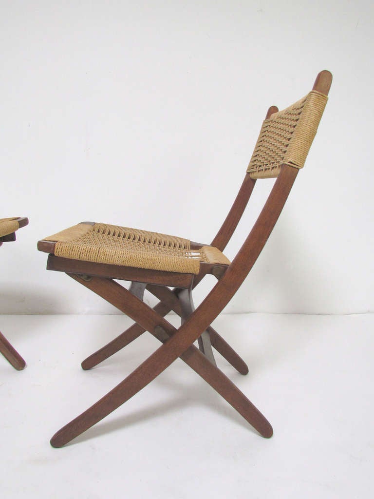 Pair of Mid-Century Modern Rope Folding Scissor Side Chairs, circa 1960s In Excellent Condition In Peabody, MA