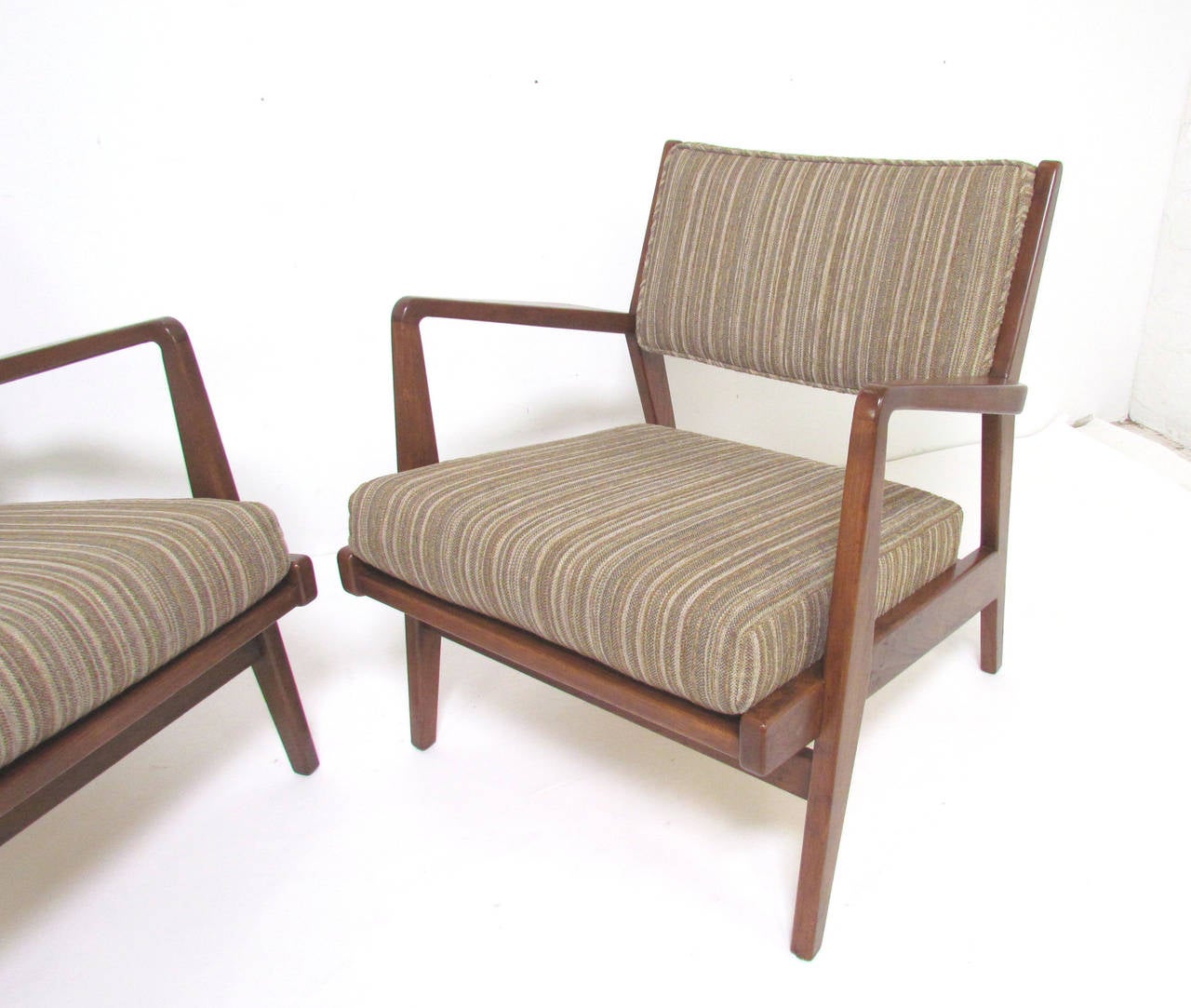 American Classic Pair of Mid-Century Modern Lounge Armchairs by Jens Risom