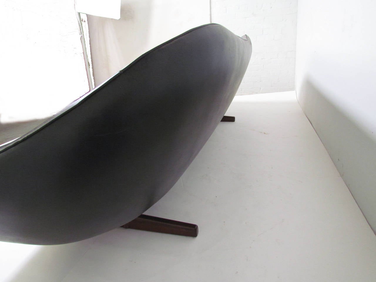 Space Age Danish Modern Sofa with Rosewood Legs by Fredrik Kayser for Vatne In Good Condition In Peabody, MA