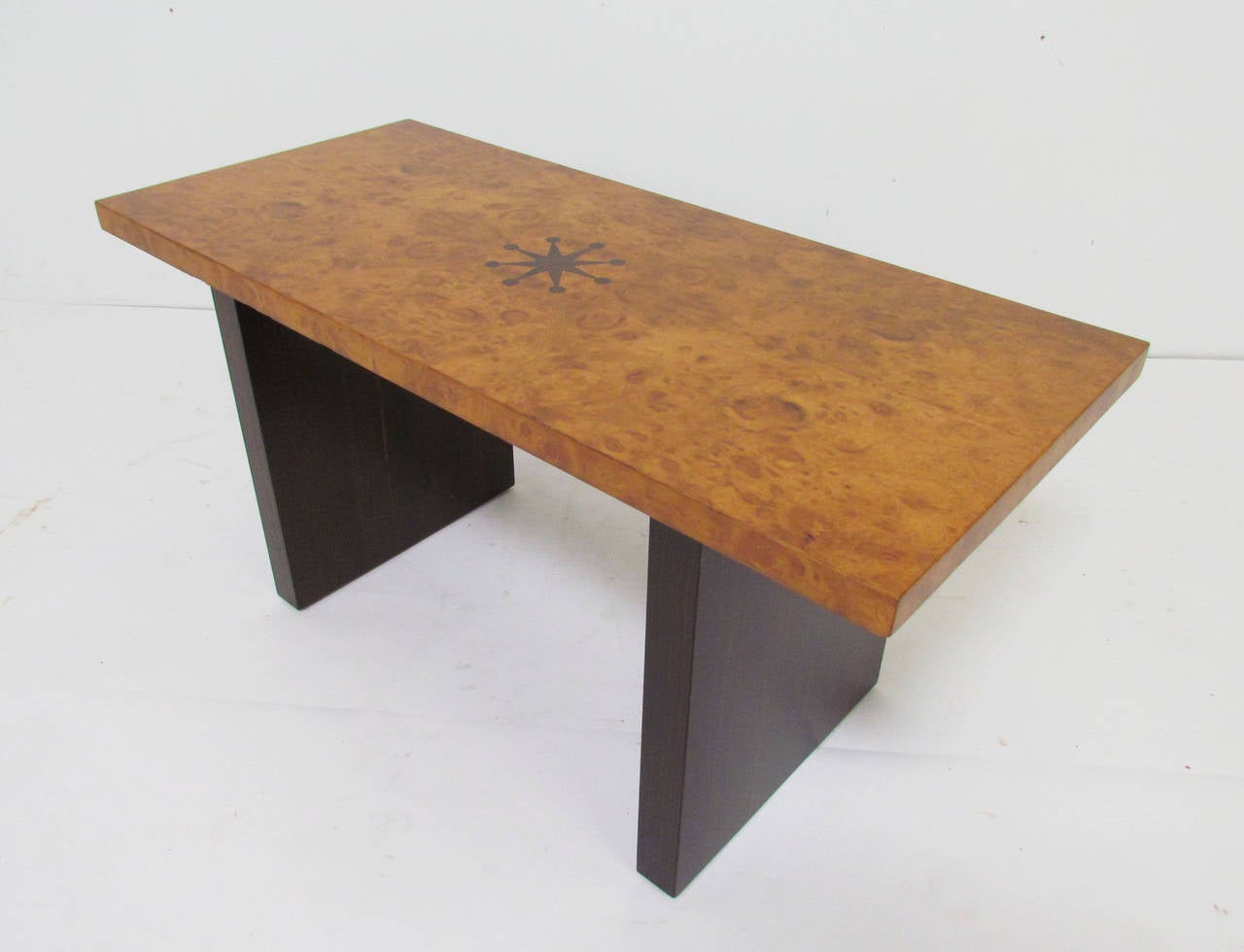 Américain Banc ou table d'appoint en bois de ronce incrusté de macassar par Andrew Szoeke en vente