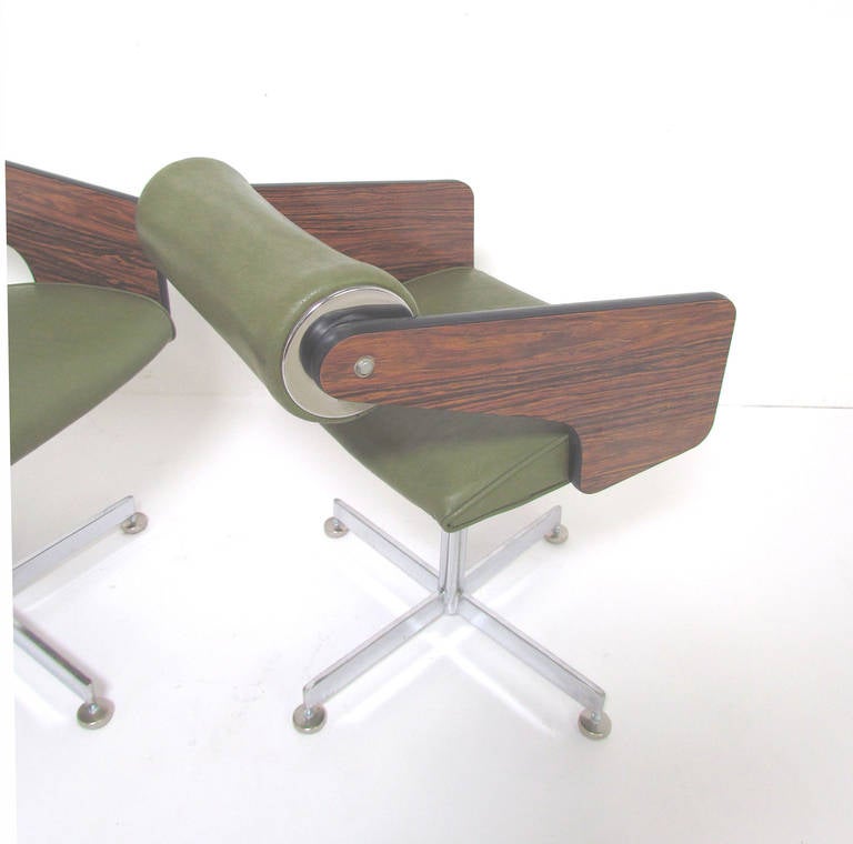Canadian Set of Four Space Age Swivel Dining Chairs by Luigi Tiengo, circa 1960s