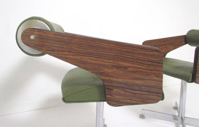 Set of Four Space Age Swivel Dining Chairs by Luigi Tiengo, circa 1960s In Good Condition In Peabody, MA