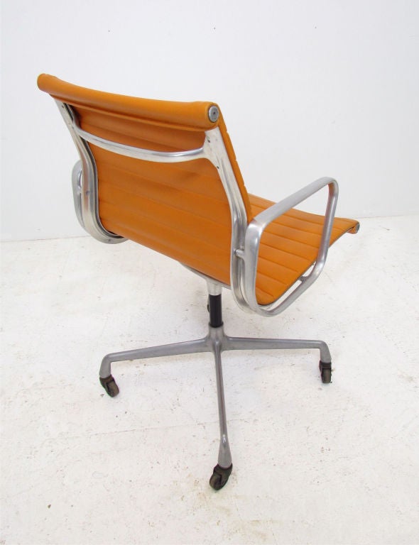 American Vintage Aluminum Group Eames Management Chair for Herman Miller