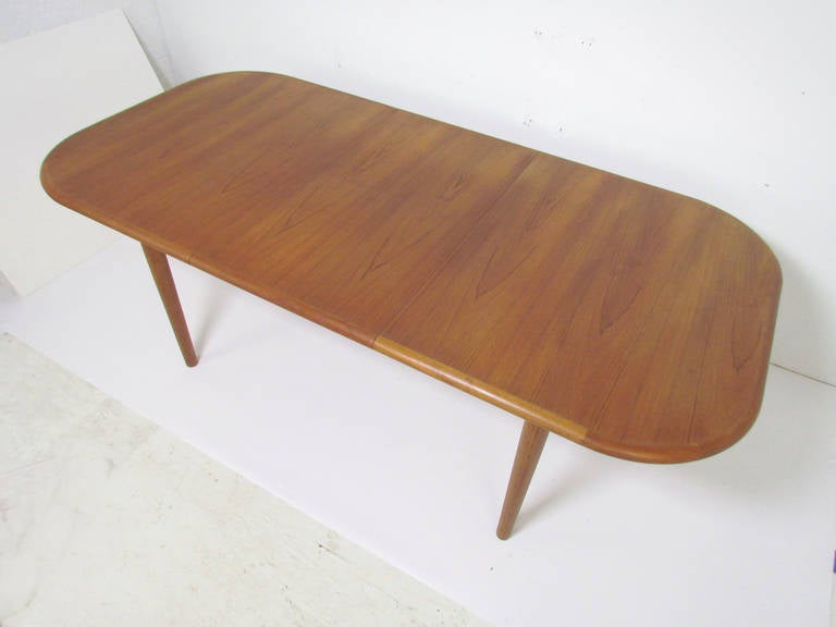 Danish Teak Oval Dining Table with Butterfly Extension Leaf In Excellent Condition In Peabody, MA