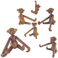 Moderne Gruppe von Bojesen-Stil Teakholz-Affenspielzeug aus der Jahrhundertmitte