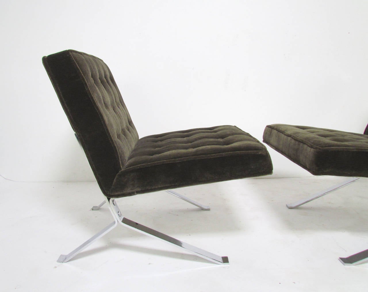 American Pair of Cantilever Lounge Chairs in Chrome and Mohair, circa 1960s