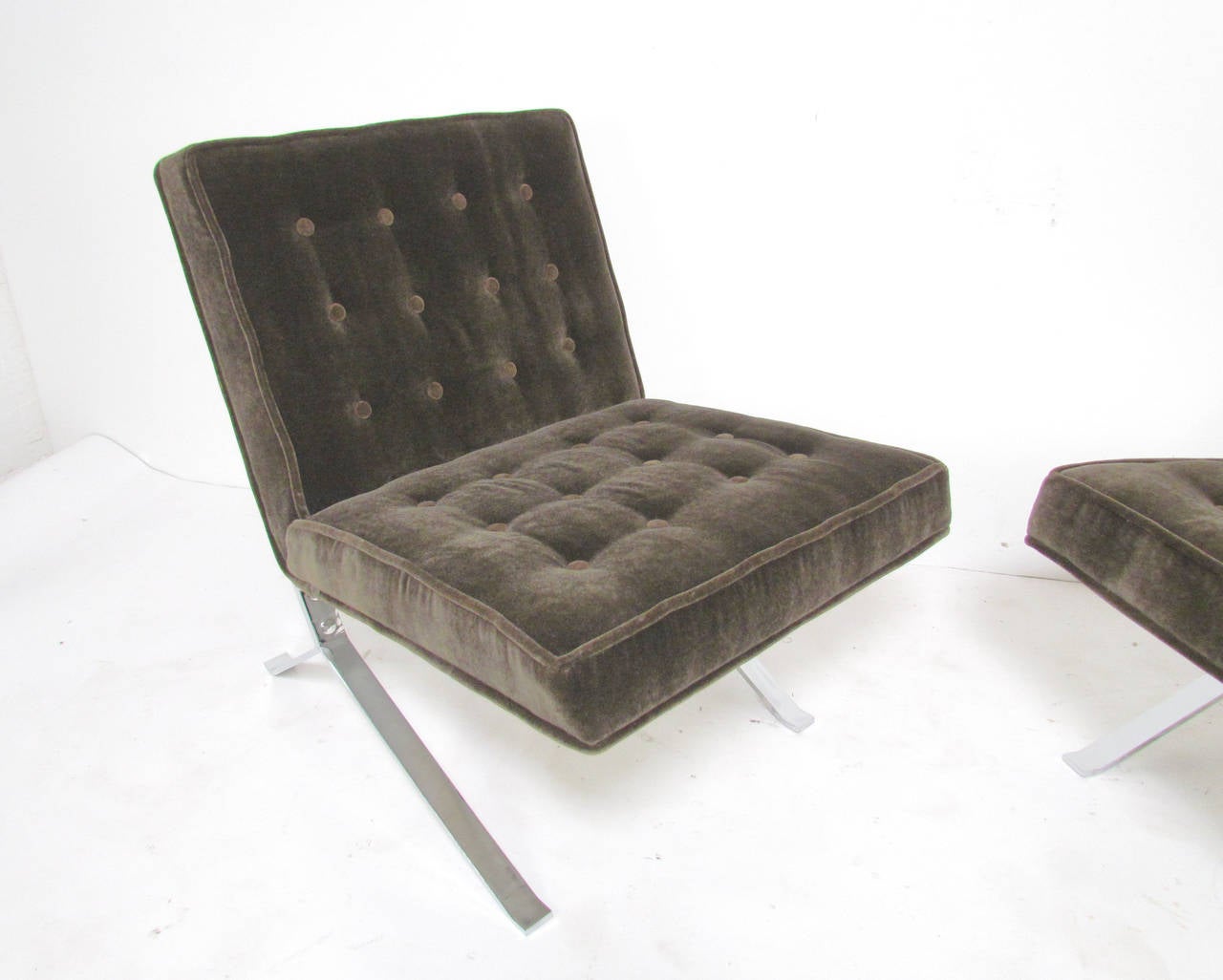 Pair of Cantilever Lounge Chairs in Chrome and Mohair, circa 1960s 1