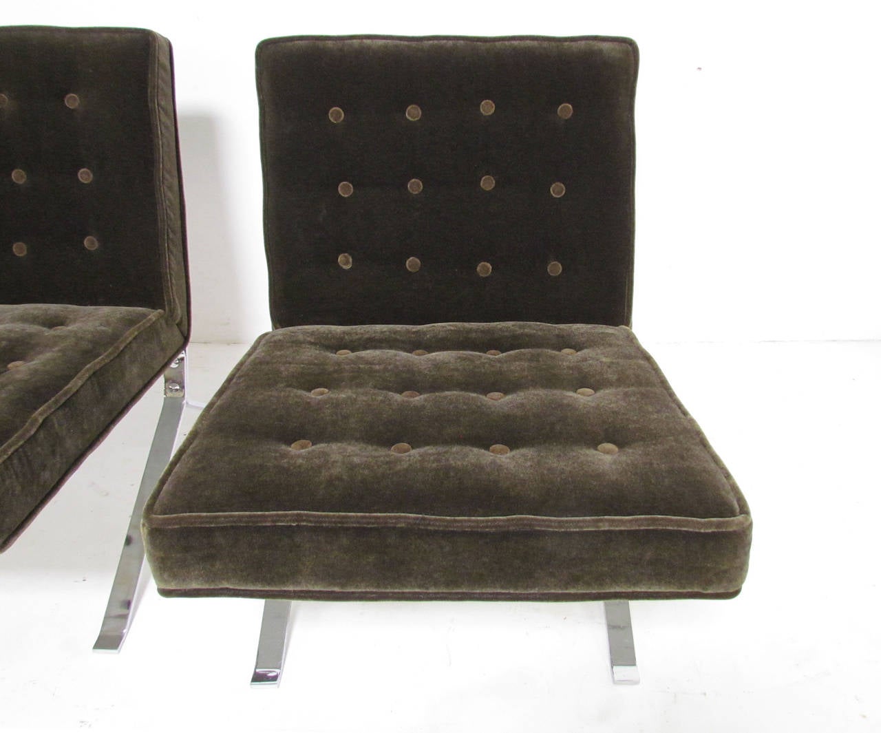Pair of Cantilever Lounge Chairs in Chrome and Mohair, circa 1960s 2