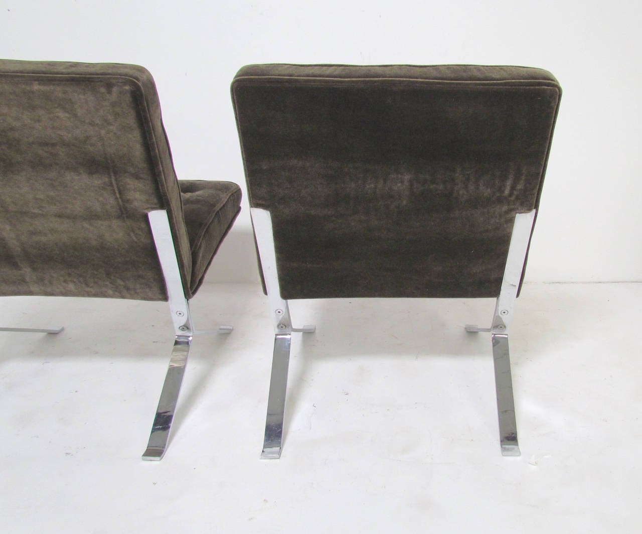 Pair of Cantilever Lounge Chairs in Chrome and Mohair, circa 1960s 4