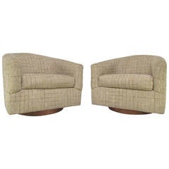 Pair of Swivel Lounge Chairs with Walnut Bases in Manner of Milo Baughman