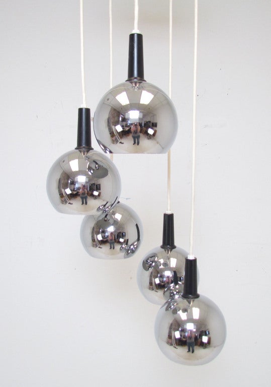 Space Age chandelier light consisting of five chrome globe pendants hung at graduated lengths, by Robert Sonneman ca. 1960s.   Overall 41