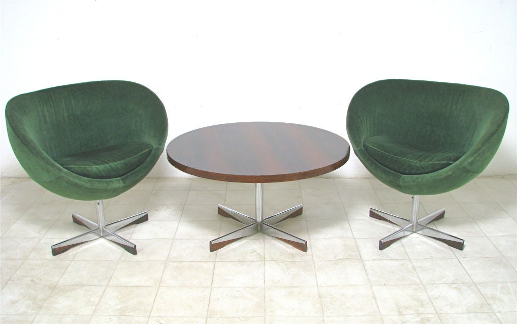 Chaises longues de l'ère spatiale avec table en bois de rose par Sven Ivar Dysthe