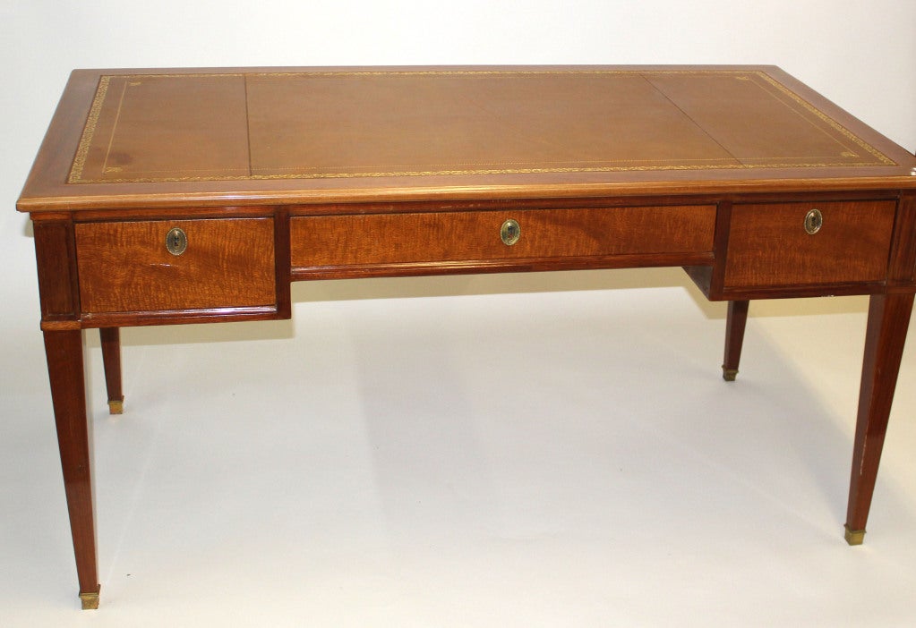 20th Century Figured Mahogany and Leather Top Writing Desk For Sale