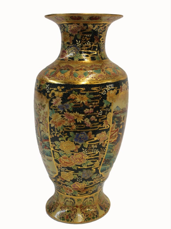 Hand-painted Japanese figural style vase. Fully covered in two large panel paintings plus country of origin scripted on bottom.

For decorative purposes only.
Not available for sale or to ship in the state of California.
