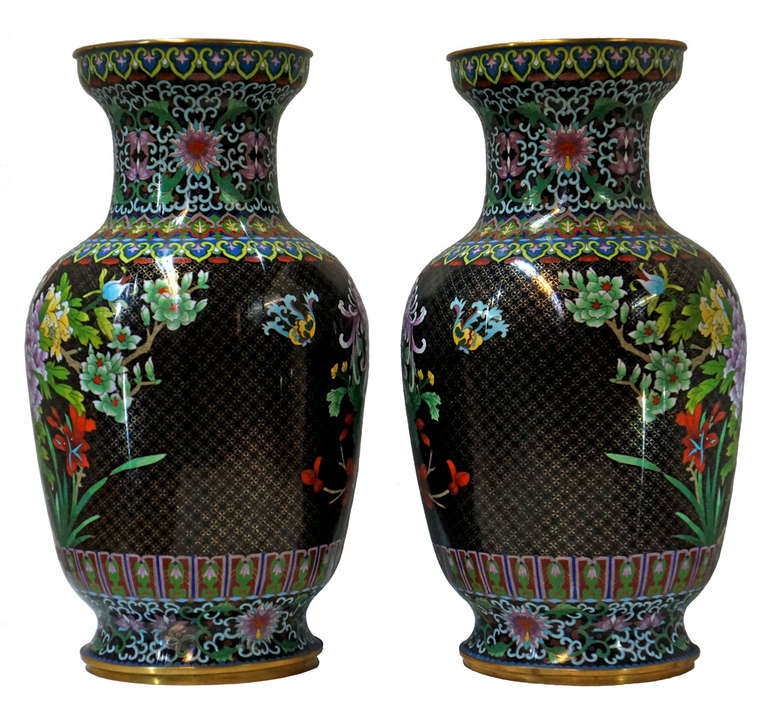 Pair of Colorful Chinese Vases In Excellent Condition In New York, NY