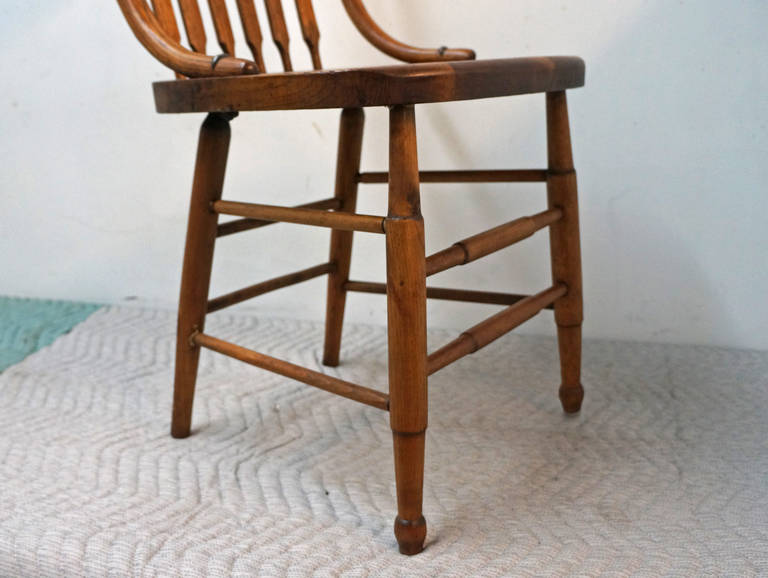 Set of Six Shaker-Style Spindle Back Chairs In Excellent Condition In New York, NY