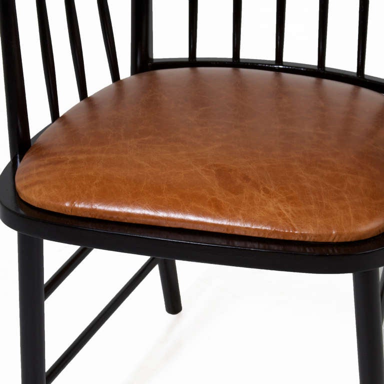 Ensemble de 6 chaises de salle à manger noires à dossier fuselé de Baker 4
