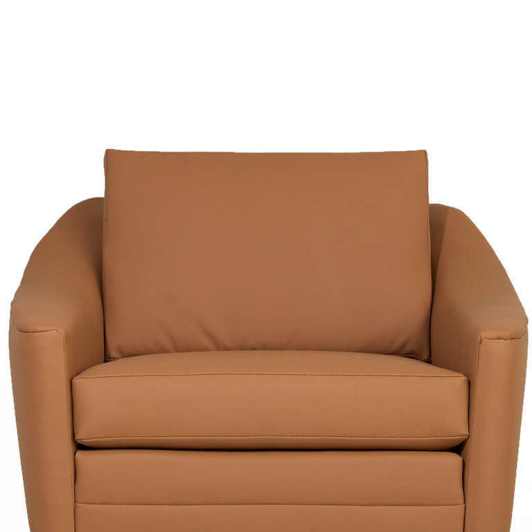 DUX Lounge Chair with Walnut Base For Sale 1