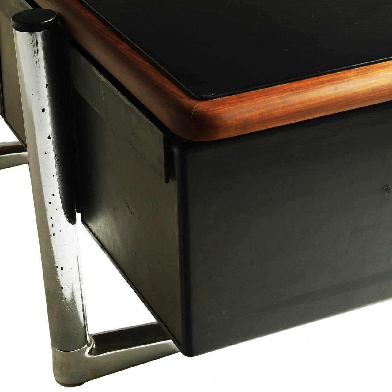 Warren Platner Leder-Credenza aus Brasilien 3