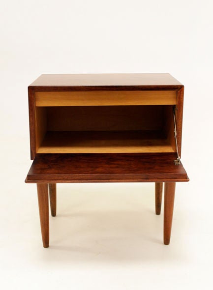 Mid-Century Sculptural Mahogany Side Tables with Tapered Legs In Good Condition For Sale In Los Angeles, CA