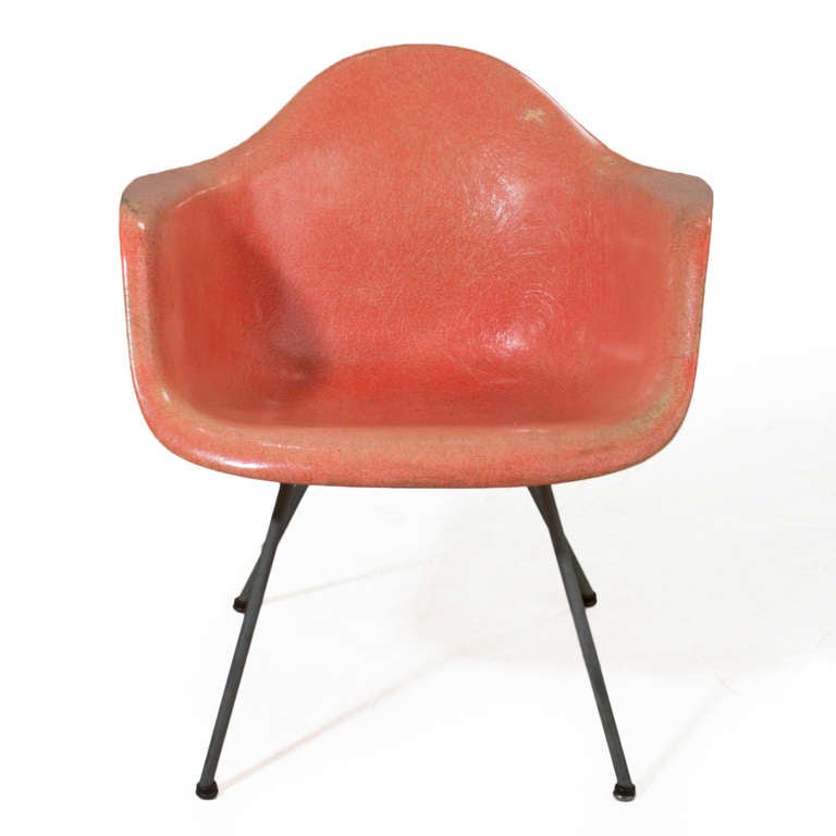 A Fiberglass Zenith Chair designed by Eames for Herman Miller in a salmon color with rare rope edge detail. The chair retains the original label and is in all original condition. The base is grey painted steel. There is some wear consistent with age