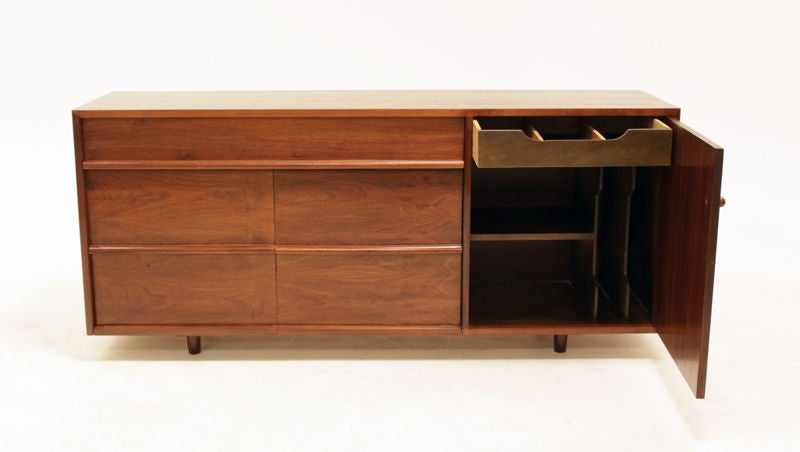 Early Glenn of California Walnut Cabinet by Milo Baughman In Good Condition In Los Angeles, CA