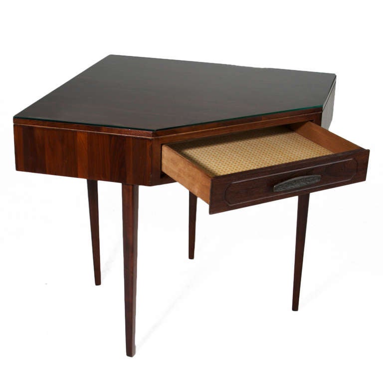 This stunning corner desk is in Solid Walnut and has the original glass top. The  legs are sculptural, and the drawer has a metal handle that is in original condition. 

Many pieces are stored in our warehouse, so please click on CONTACT DEALER