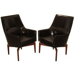 Pair of black leather and Walnut chairs by Jens Risom