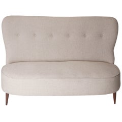 Petite curved linen love seat attributed to Giuseppi Scapinelli