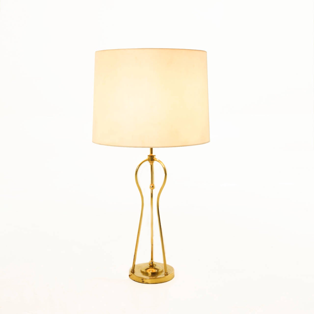 A beautiful pair of table lamps with a brass base.

 